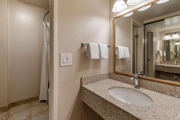 Two Queen Balcony Bathroom