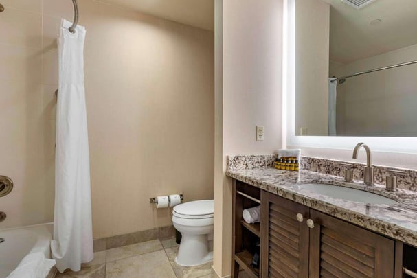 Casa Marina Two Queen Waterview Bathroom