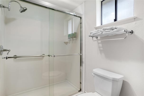 Deluxe King Bathroom