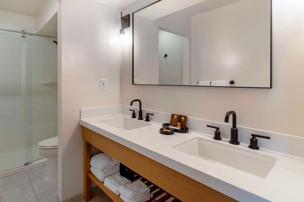 King room with living room