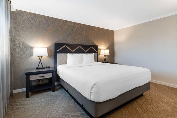 King room with living room