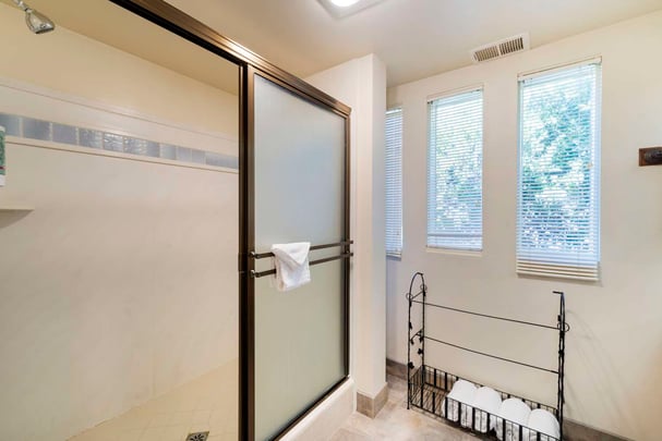 Suite Guest Bathroom