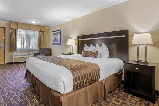 1 King Bed w/ Whirl Pool