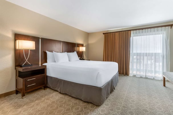 Deluxe King Fireplace Room