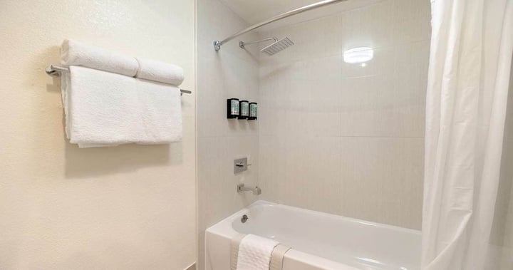 Double queen bathroom