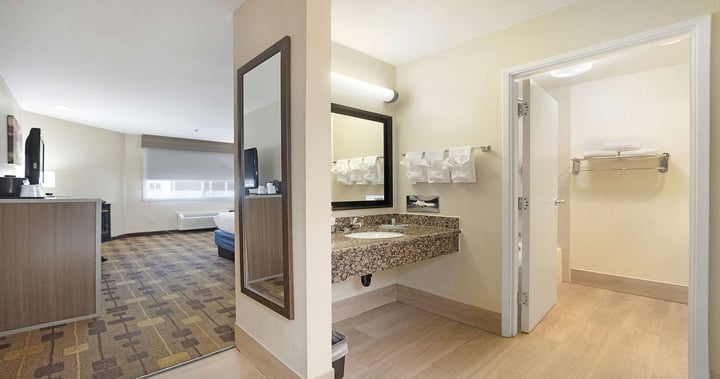 Duluxe queen fireplace