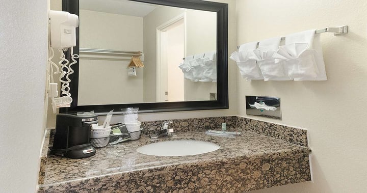 Duluxe queen fireplace