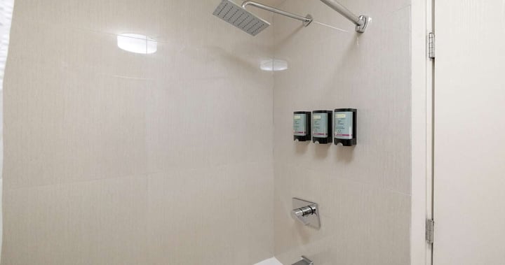 Single queen bathroom