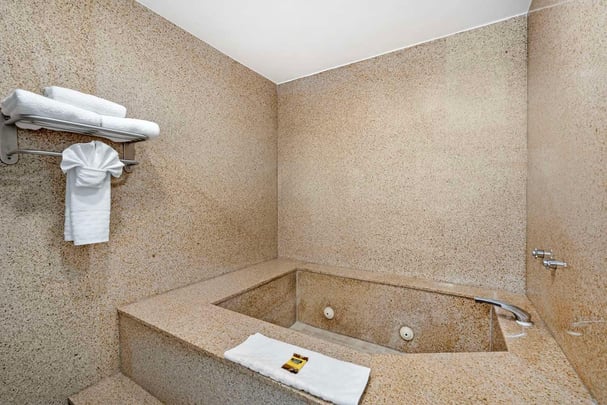Jacuzzi King Bathroom