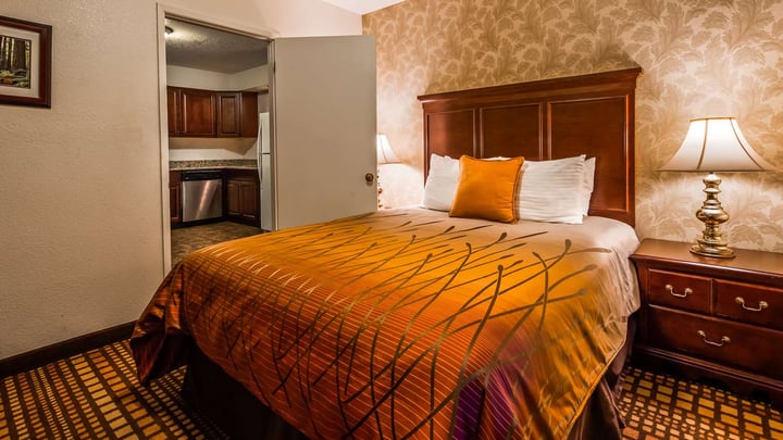 Poolside Suite Bedroom