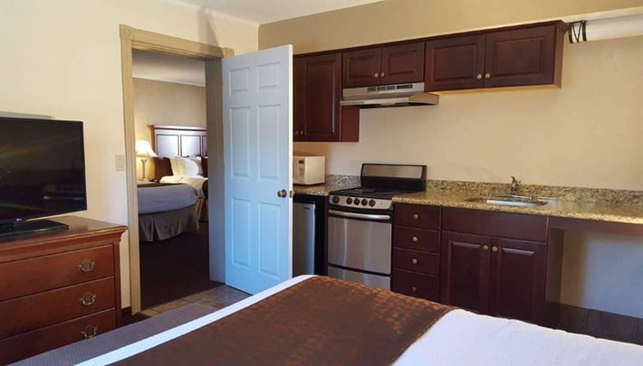 3 Queen Kitchenette Suite