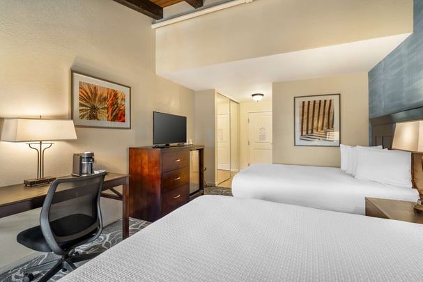 Courtyard View | 2 Queen Beds