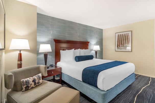 1 King Bed | Non- Smoking