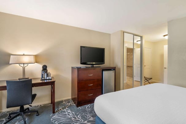 Mobility Accessible | 1 King Bed - Bathtub