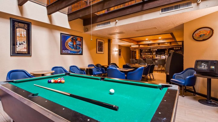 Bar area with Pool Table