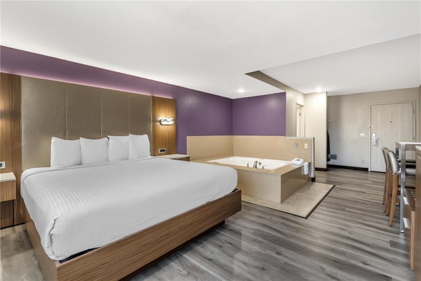 Jacuzzi King Room