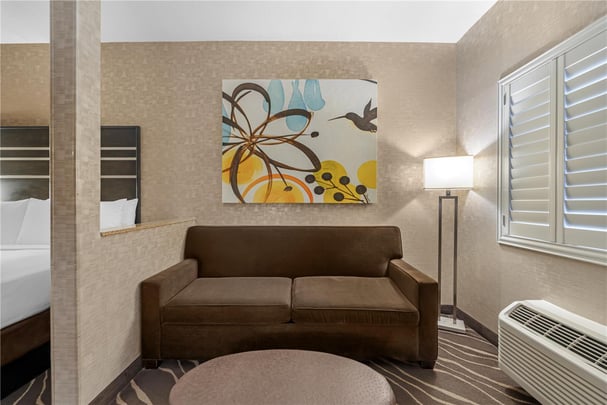 2 Queen Sofabed Room