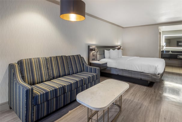 1 King Bed w/ Sofabed