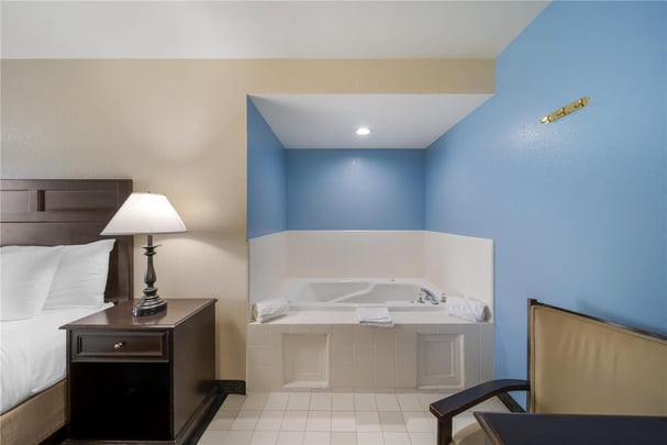 1 King Bed with whirlpool