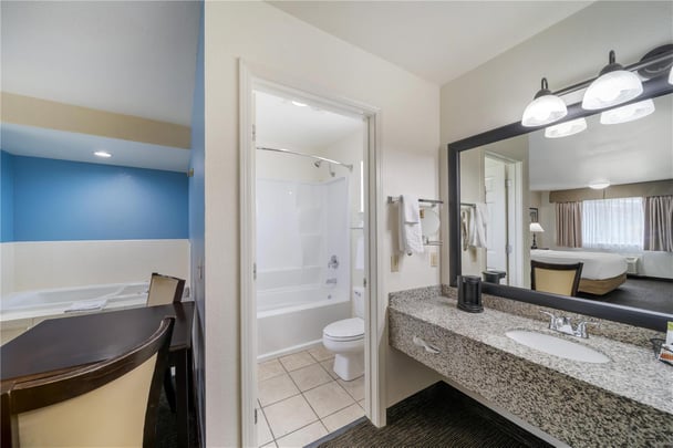 1 King Bed with whirlpool