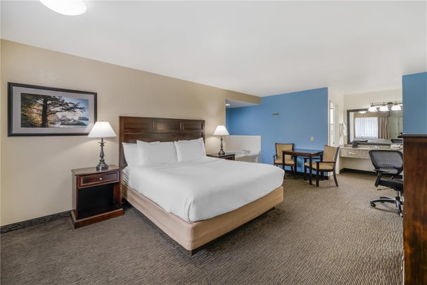 1 King Bed with whirlpool