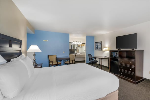 1 King Bed with whirlpool