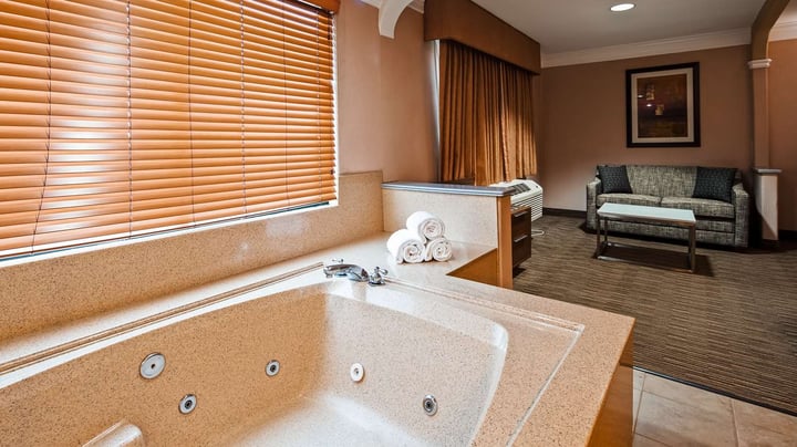 Jacuzzi Suite