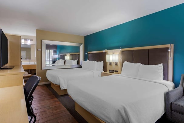 Standard Double Queen Room