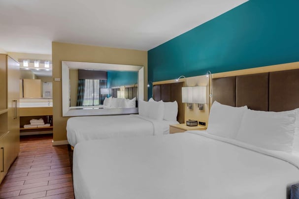 Standard Double Queen Room