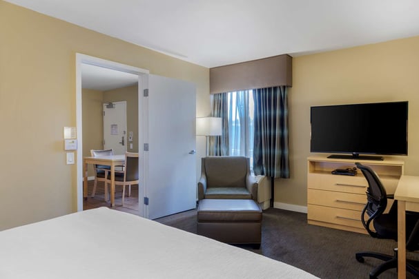 Suite bedroom