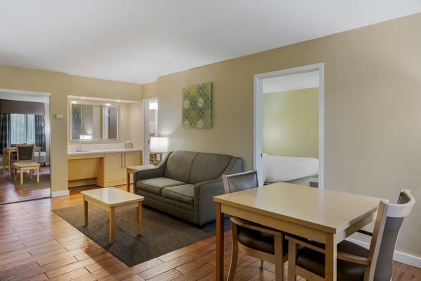 Suite living room