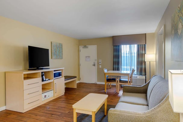 Suite living room