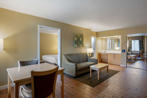 Suite living room