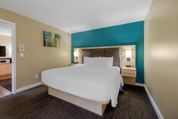 Suite King Bedroom
