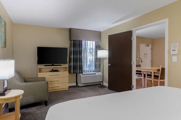 Suite King Bedroom