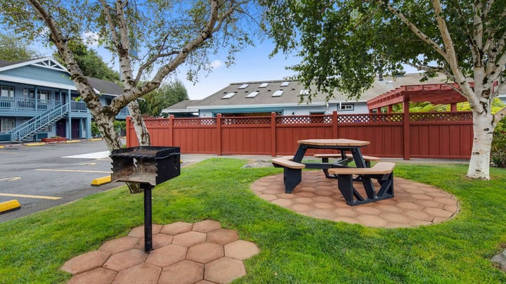BBQ Grill/Picnic area