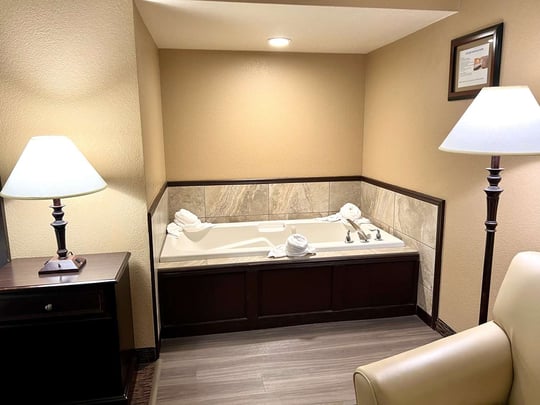 King Jacuzzi Room