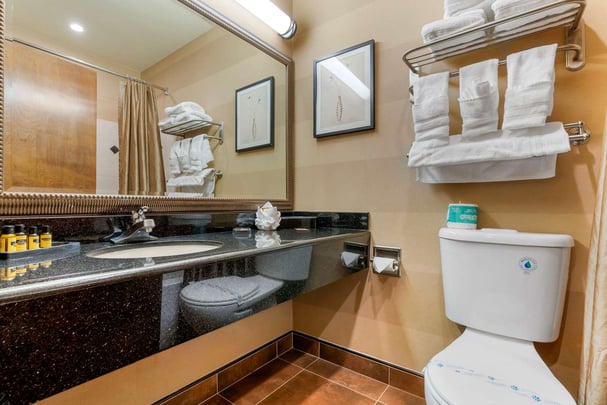 Double Queen Patio Bathroom