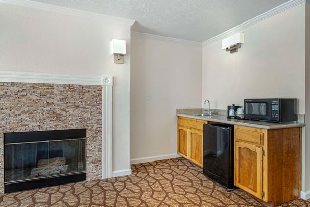 Large King Room - Balcony