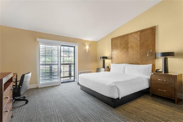 Balcony Mountain View King