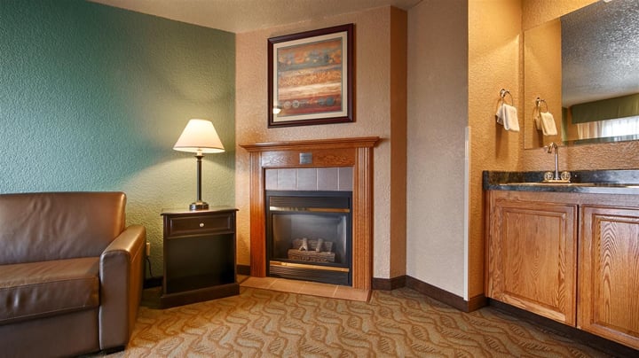 Queen Guest Room with Living Room