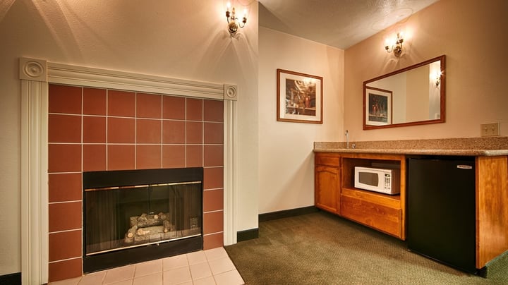 King Suite with Fireplace