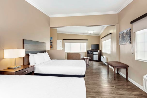2 Queen Suite