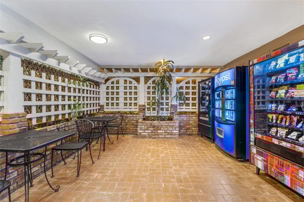 BW ShermanOaks CA Vending