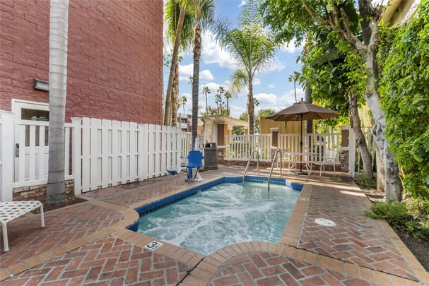 BW ShermanOaks CA Pool