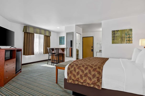 Junior Deluxe King Suite