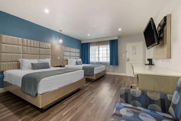 2 Queen 1 Double Room