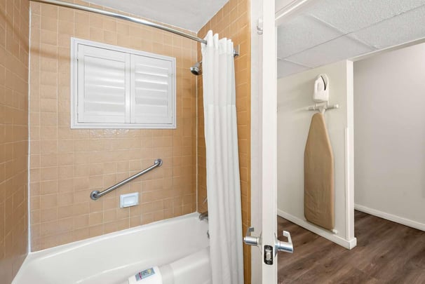 Double Bed Kitchen Bathroom