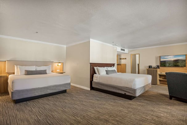 2 King with Jetted Tub and Fireplace