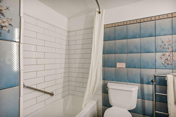 2 Queen with Fireplace and Balcony